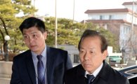 [포토]김이수 헌법재판관의 출근길