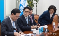 [포토]모두 발언하는 정병국 대표
