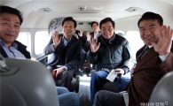 이낙연 전남지사, 여수공항 스카이투어 탑승 체험