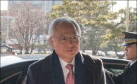 [포토]출근하는 김창종 재판관
