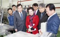 이낙연 전남지사,장흥 미역귀 웰빙식품 가공기업 방문