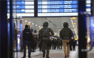 [포토]무장경찰 투입된 '도끼 공격' 獨 기차역