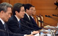 黃 권한대행, 새 정부와 어색한 동거할 판…최소 한달 불가피