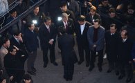 [포토]박근혜 기다리는 친박 의원들