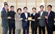 정찬민 용인시장 지역상인들로부터 감사패받아