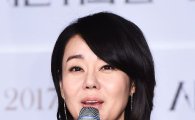  ‘정희’ 김윤진 “옥택연, 엉뚱해서 귀여워”