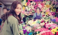 '하숙집 딸들' 박시연, 꽃시장에서 미소 "꽃 사이 더 예쁜 꽃"