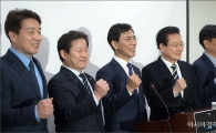 [포토]파이팅 외치는 안희정 지사