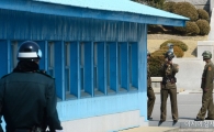 [포토]남측 촬영하는 북한군