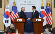 [포토]손잡은 윤병세-틸러슨 美 국무장관