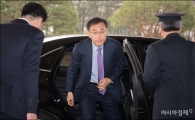 [포토]朴 소환 D-1, 출근하는 김수남 총장