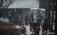 [포토]朴 전 대통령 소환 앞두고 경비 강화된 검찰