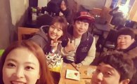 김재욱, 김원효·심진화 부부와 ‘다정샷’ 공개 “재미있는 부부다”