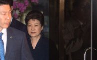 [포토]검찰청사 나서는 朴 전 대통령