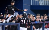 [포토]선취 득점하는 kt