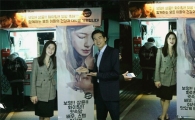 ‘귓속말’ 이보영·이상윤, 커피차 앞에서 즐거운 미소 “화기애애한 촬영장”