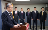 [포토]사퇴의사 밝힌 인명진 비대위원장