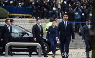[포토]법원 들어가는 박근혜 전 대통령