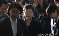 [포토]어두운 표정의 박근혜