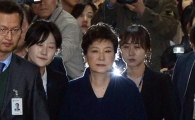 [포토]법원 나서는 박근혜