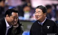 [포토]LG 홈 개막전 찾은 구본준 부회장