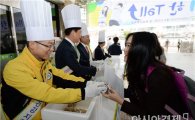 민형배 광주 광산구청장, 등굣길 주먹밥 나눔 참여