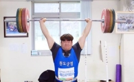 완도군청 역도팀, 완도국제해조류박람회 들어올리다