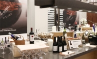 콧대 꺾인 와인…호텔서도 미끼 상품 신세