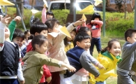 [포토]광주 북구, 세월호 노란종이비행기 날리기