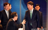 [포토]인사 나누는 안철수·홍준표