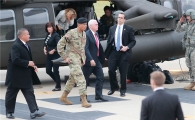 [포토]파주 미군 캠프 도착한 마이크 펜스 미 부통령