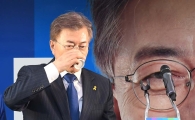 [포토]목 타는 문재인 후보