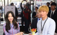 [포토]'갤럭시S8 개통은 KT, 태연과 함께'