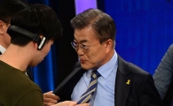 [포토]2차 토론회 준비하는 문재인 후보