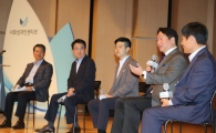 최태원 SK 회장 "도시바와 협업 모색할 것"…인수의지 밝혀(종합) 