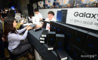 '갤S8' 출시 첫날…예약판매+일반판매 몰렸다