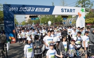 [포토]가족과 함께 달리는 '안전공감 마라톤'
