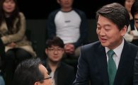 안철수 "洪 공약, 포퓰리즘 아닌가" vs 홍준표 "출산장려 차원"