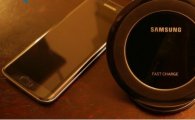 美 소비자 "'갤S8' 무선충전 안 된다"…삼성 "가짜 충전기 의심"