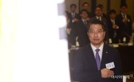 [포토]국민의례하는 진웅섭 금융감독원장