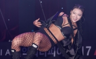 [포토]퍼포먼스 하는 윤수경, '걸크러쉬 무대'