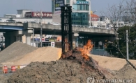 경북 포항 도심 속 가스 분출, 53일째 꺼지지 않는 불 