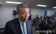 [포토]회견장 나가는 김종인