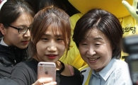 [포토]지지자들과 사진찍는 심상정 후보