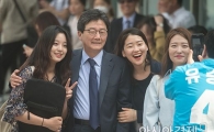 [포토]이대 찾은 유승민 후보