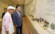 이낙연 전남지사, 목포 전통 옥공예전시관 방문