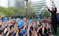 文, 강남서 '투대문' 외치다…"촛불혁명 완성하자"