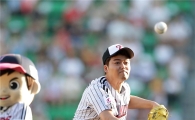 전현무, 12일 LG 홈경기 승리기원 시구