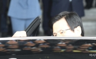 [포토]정부청사 떠나는 황교안