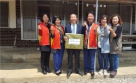 영암우체국, 독거 어르신 장수사진 전달